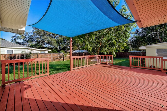 Building Photo - 1701 E Henry Ave