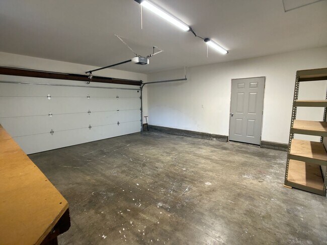 Building Photo - 5500 NE 41st Ave