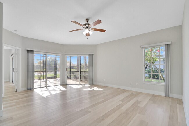 Building Photo - 7340 Pine Creek Way