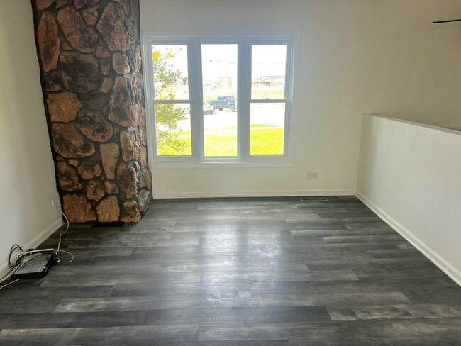 Building Photo - 717 E Clarendon Dr