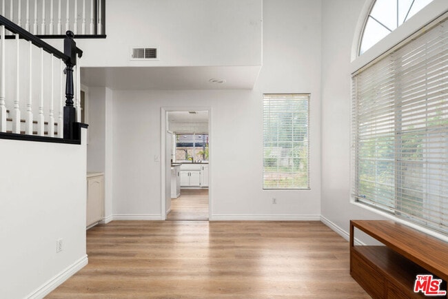 Building Photo - 10711 4 Bears Dr