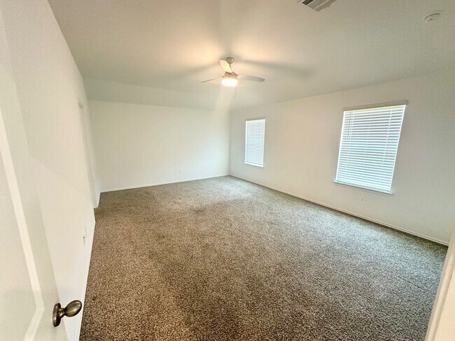 Building Photo - 4985 Almond Ter Dr