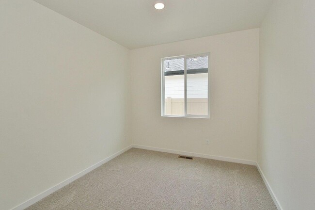 Building Photo - Immaculate Single-Level Home in Hope Springs