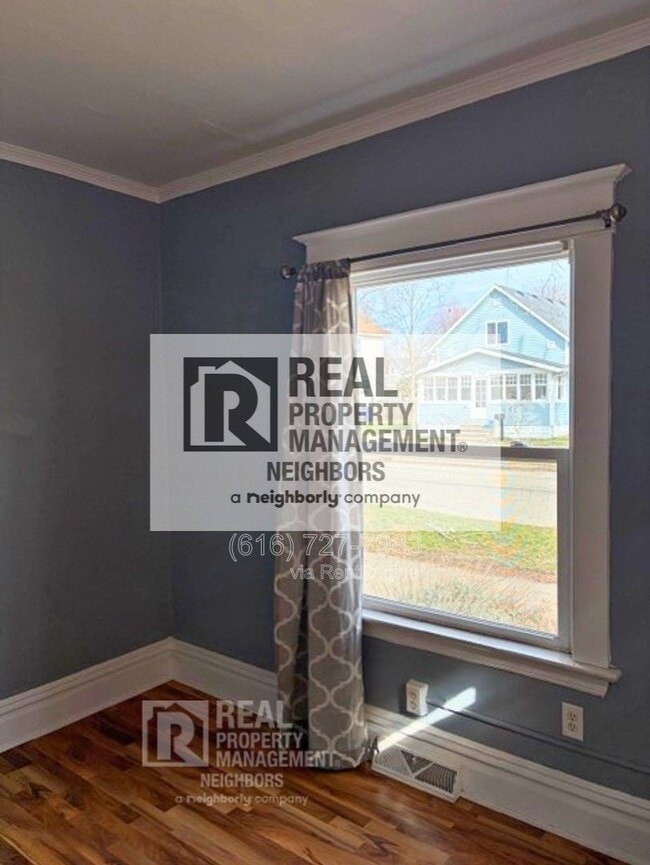 Building Photo - 88 E 18th St