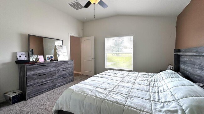 Building Photo - 421 Pinecrest Loop