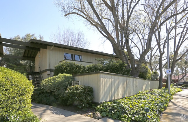 Building Photo - The Laurelwood