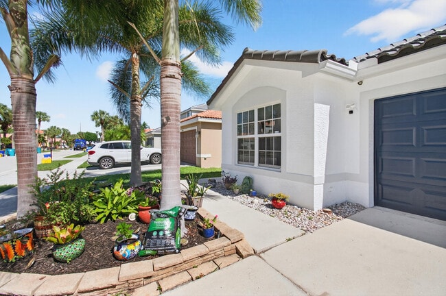 Building Photo - 7076 Middlebury Dr