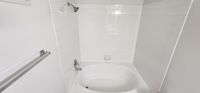 Building Photo - Silverado Ranch Condo!