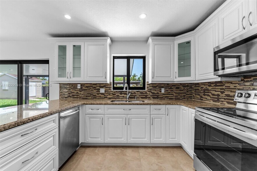 Building Photo - 9140 SW 45th Ter
