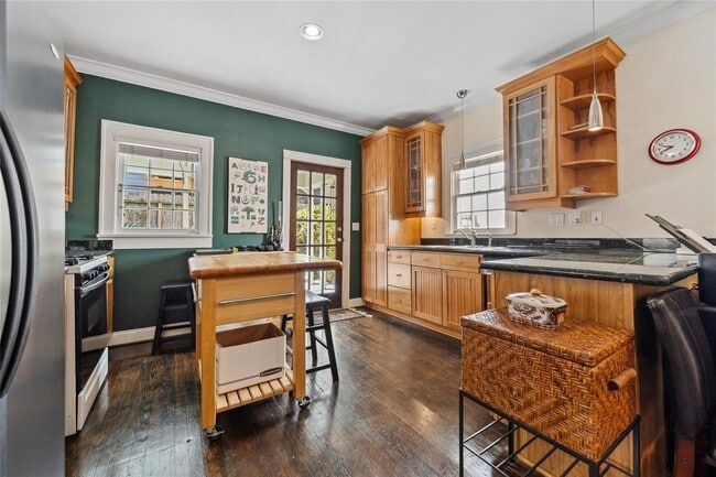 Building Photo - 511 Peden St