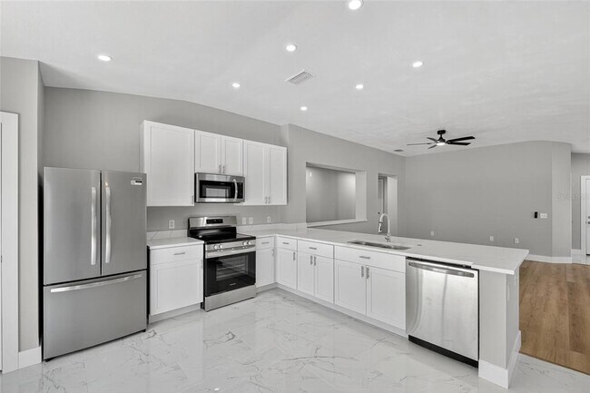 Building Photo - 10610 Boyette Creek Blvd
