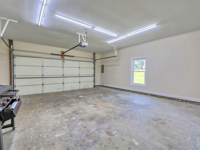 Building Photo - Waterfront Living in Historic Milton! 3-be...