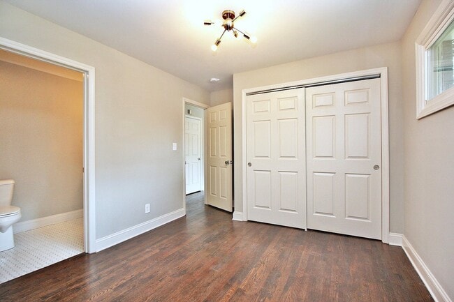 Building Photo - Impeccable 2 Bedroom, Fully Renovated in N...