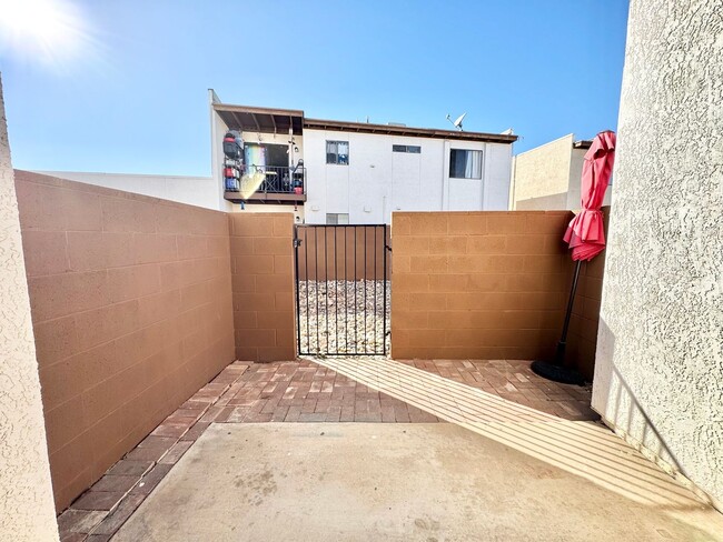 Building Photo - 2BR/1BA/1CP, 837 sq.ft. rental in Sierra V...