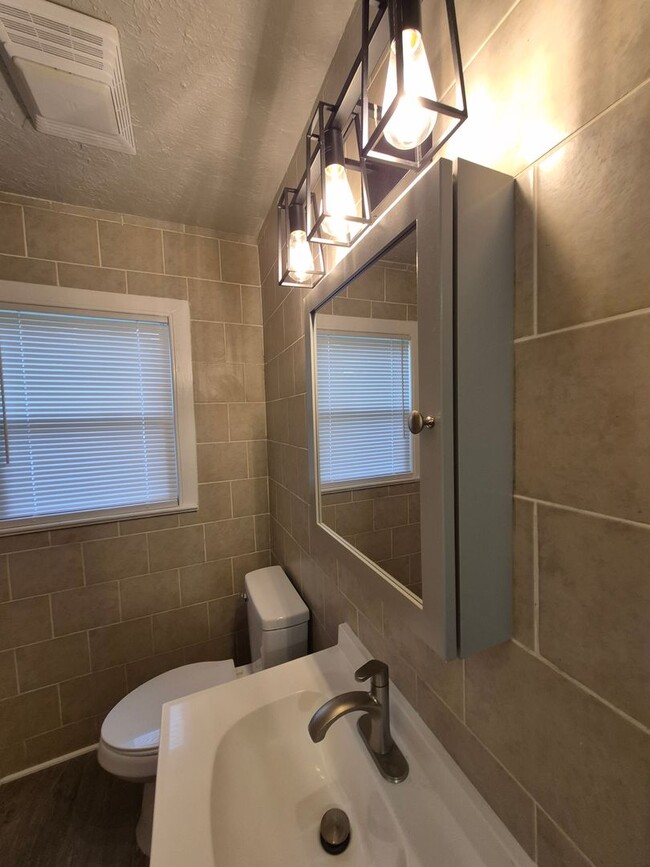 Building Photo - Newly updated Cottage style home in Lawton...