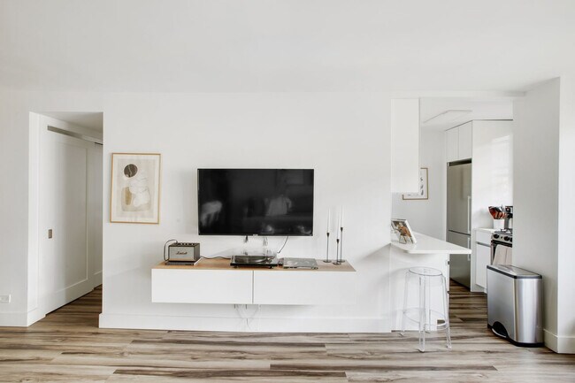 Building Photo - 330 W 58th St