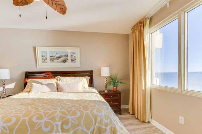 Building Photo - 9900 S Thomas Dr