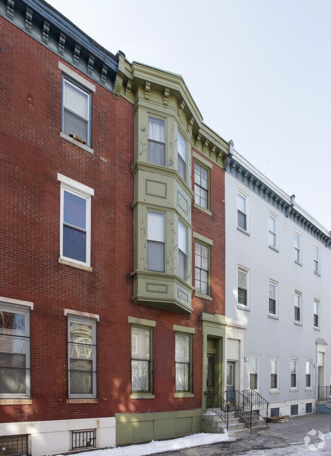 Building Photo - 1734 Mount Vernon St