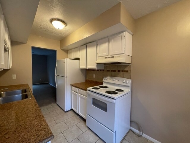 Building Photo - 804 Lindenwood Dr S