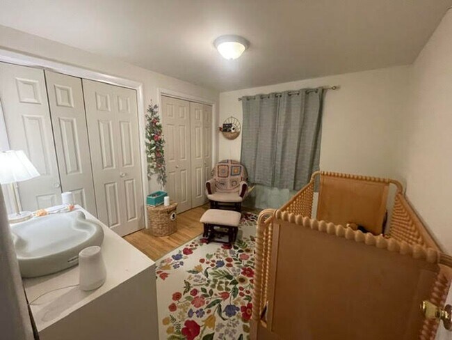 Building Photo - 3840 E 10th St