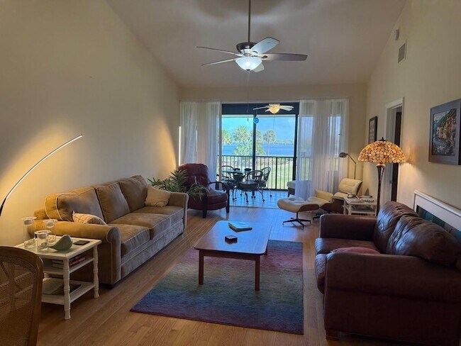 Building Photo - 6102 SE Landing Way