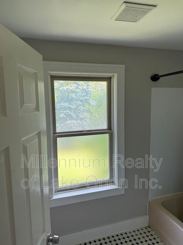 Building Photo - 57 E Beverly Ave