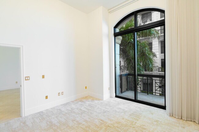 Building Photo - 701 S Olive Ave
