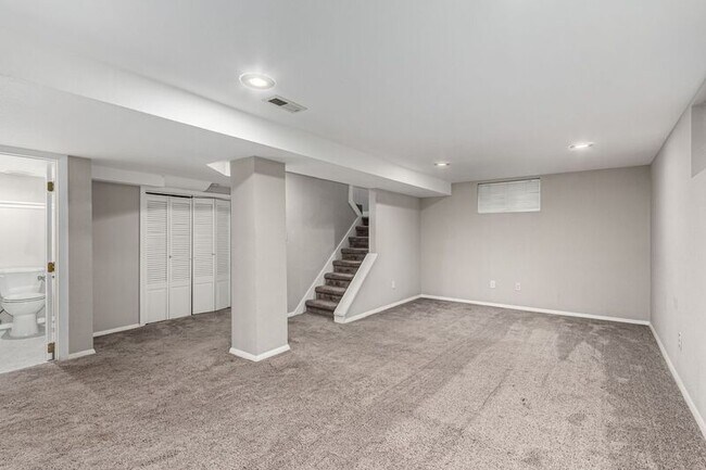 Building Photo - 1463 Dahlia St
