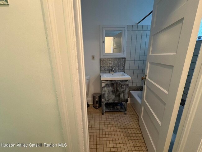 Building Photo - 302 Wall St