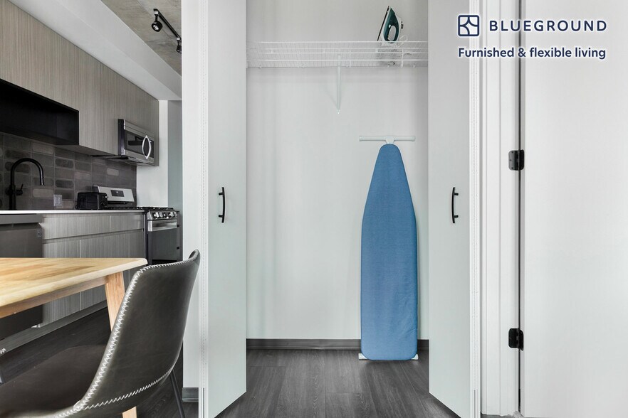 Building Photo - 1454 W Randolph St