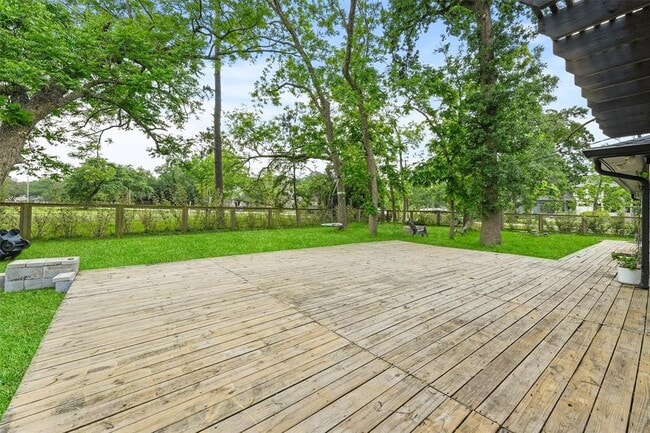 Building Photo - 1108 Myrtlewood Dr