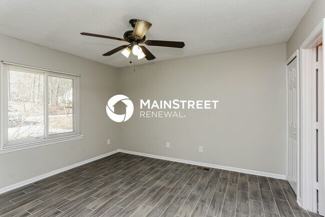 Building Photo - 3 Bedroom Pet-Friendly Home in Snellville, GA with Main Street Renewal