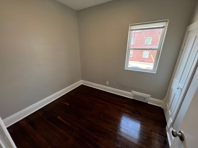 Building Photo - Renovated 2BR House