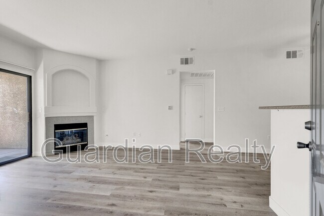 Building Photo - 8250 N Grand Canyon Dr