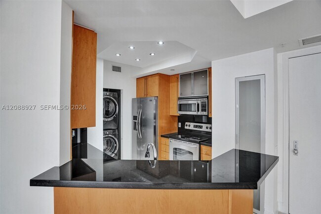 Building Photo - 888 Brickell Key Dr