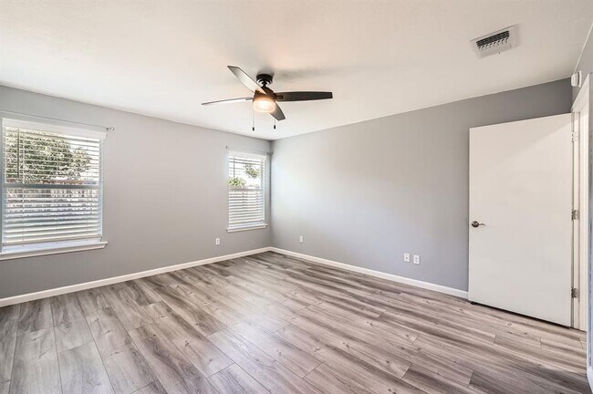 Building Photo - 305 Bird Dog Bend