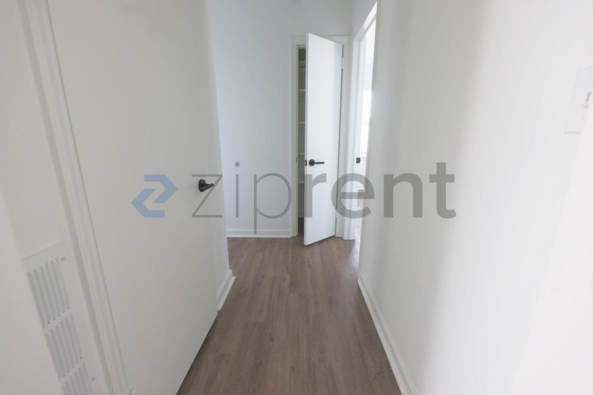 Building Photo - Unit 1