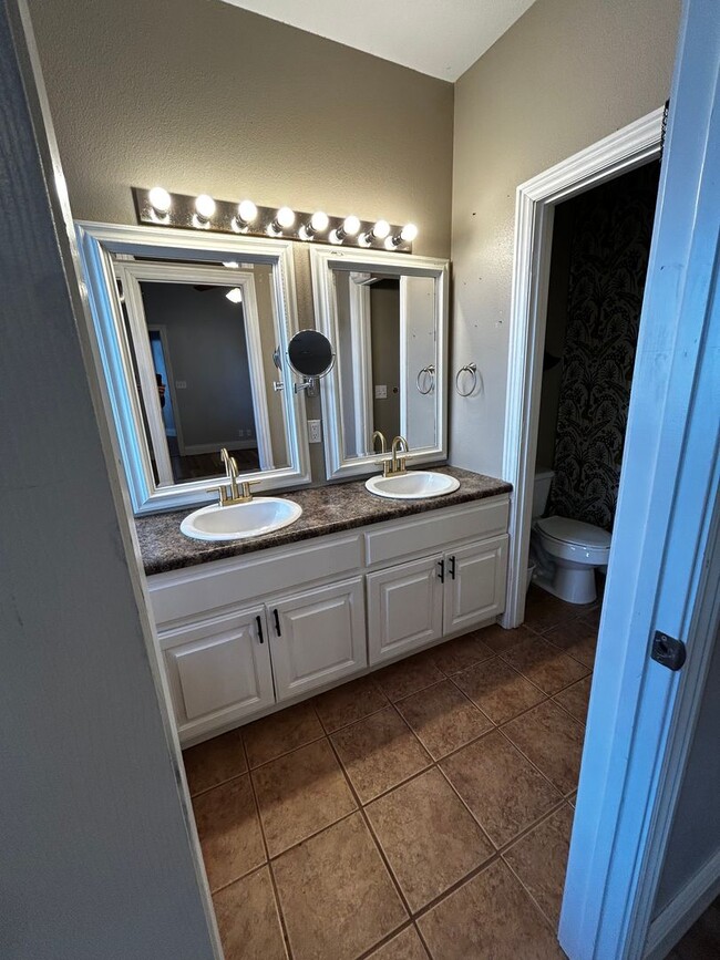 Building Photo - Fayetteville Home in Salem Village Subdivision!