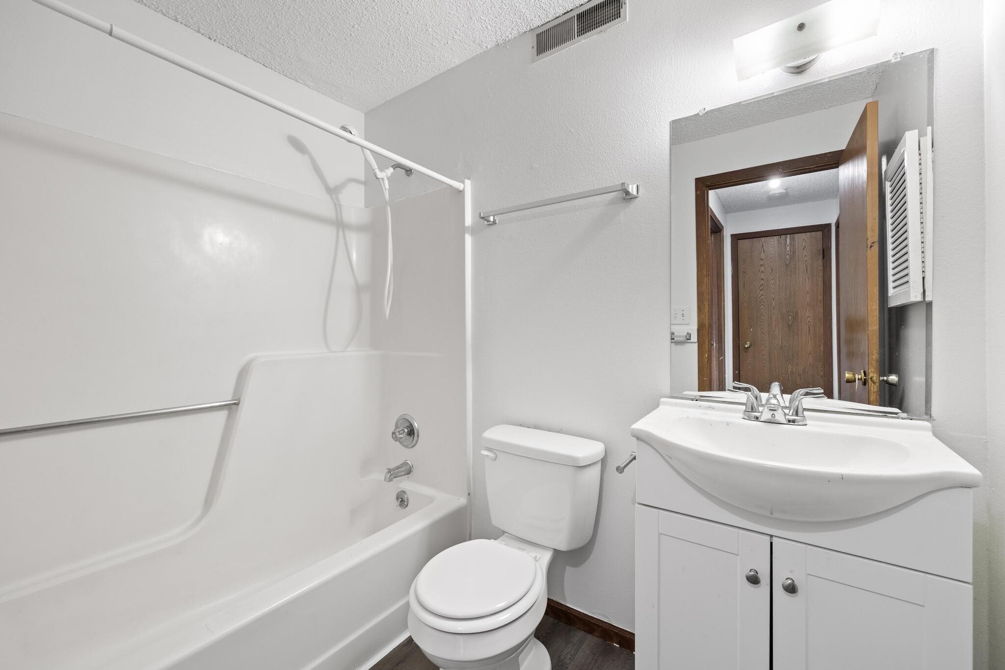 Building Photo - 740 Westwinds Dr