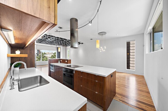 Building Photo - 105 Willard St