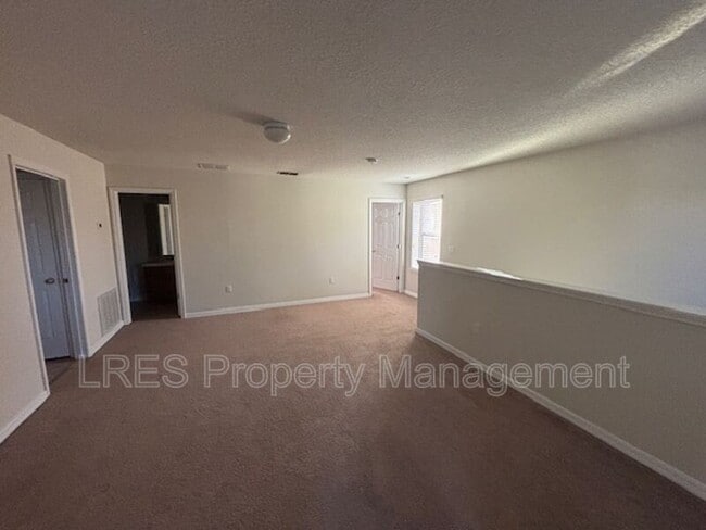 Building Photo - 251 Domus Ln