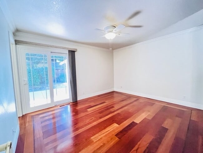 Building Photo - Gorgeous 3Bd/2BA + Den/Office or 4th Bedro...