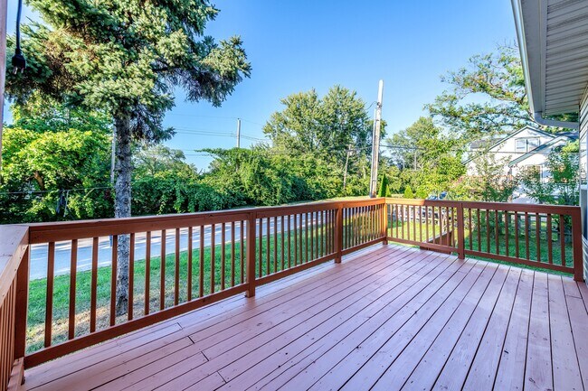 Building Photo - 1140 Collingwood Dr
