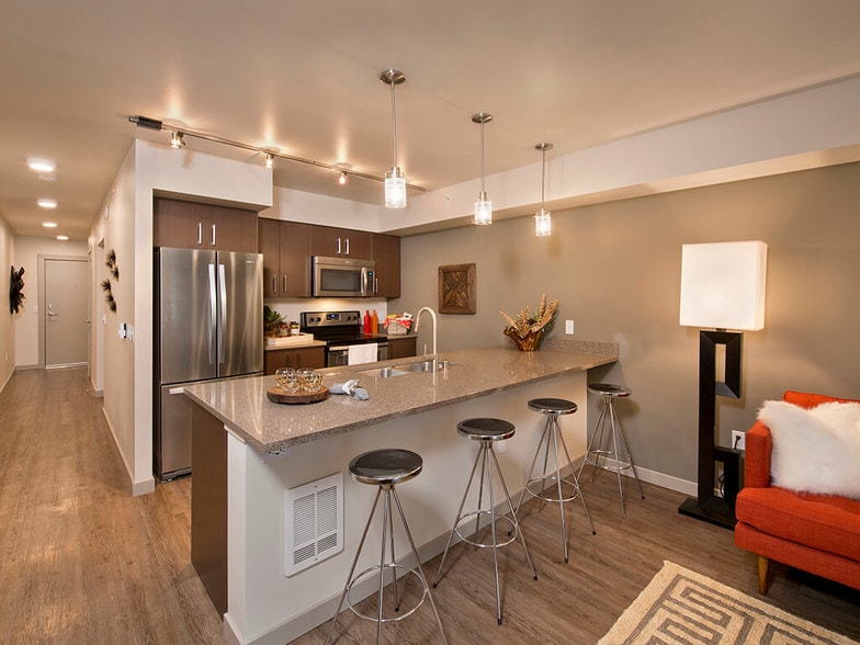 Stainless steel appliances - Infinity Capitol Hill Apartments