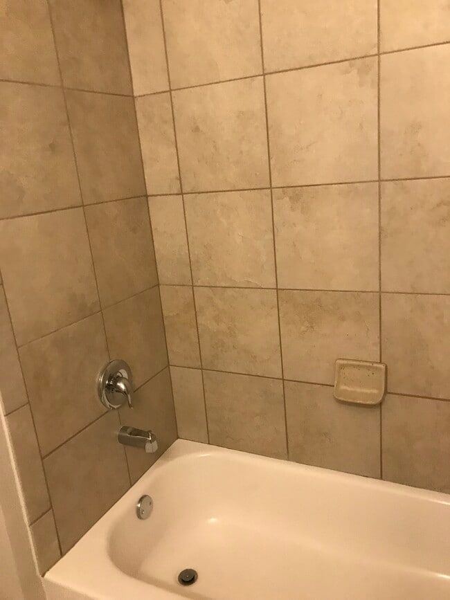 Building Photo - 1610 E Southfield Cir