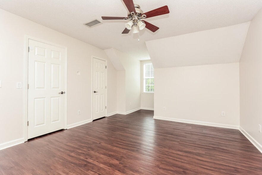 Building Photo - 241 Faldo Dr