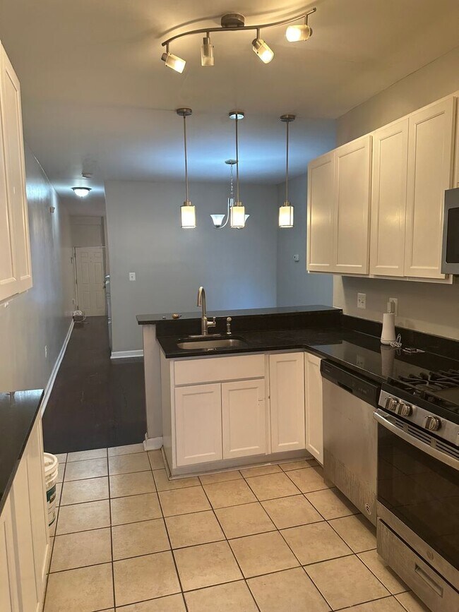 Building Photo - Newly Renovated! Hardwood Flooring First F...