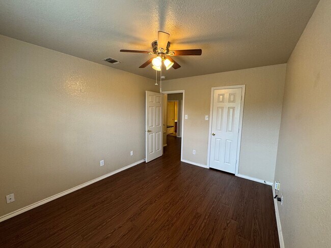 Building Photo - Move-In Ready 3BR Home with Open Living & Large Backyard Leon Valley | 410 & Bandera Rd