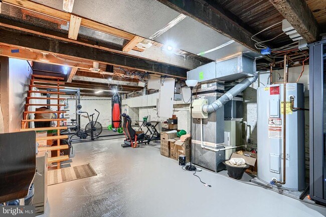 Building Photo - 1301 Hull St