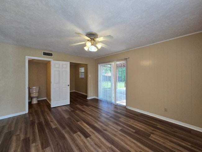Building Photo - 3309 Lake Charles Ave